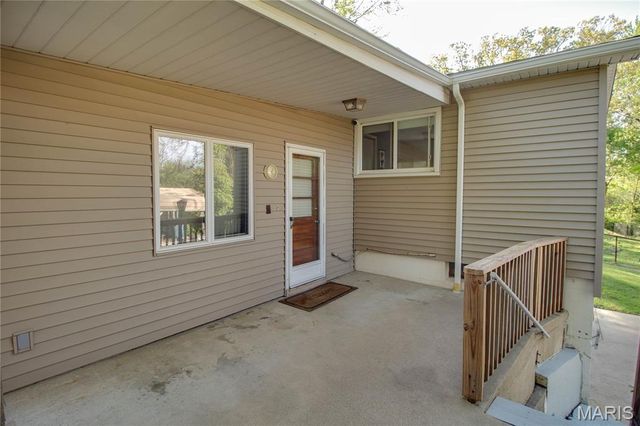 872 Oakwood Lane, East Alton, IL 62024