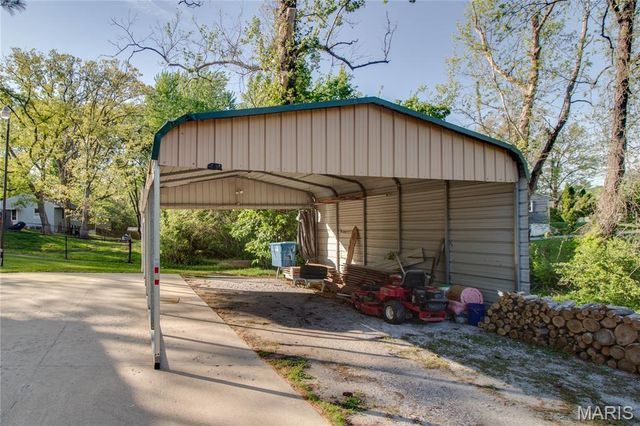 872 Oakwood Lane, East Alton, IL 62024
