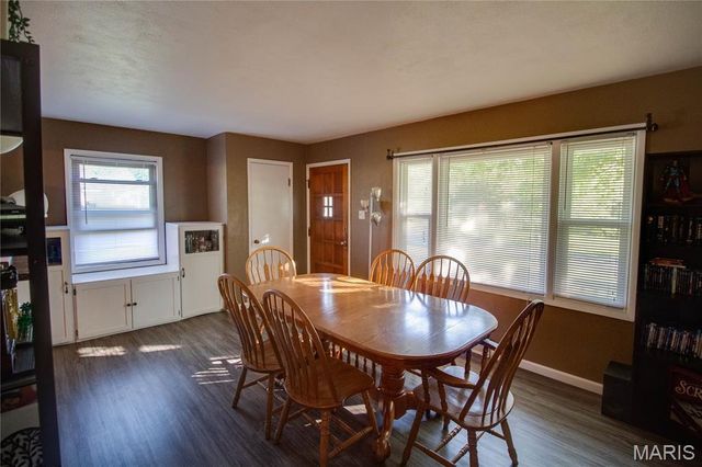 872 Oakwood Lane, East Alton, IL 62024