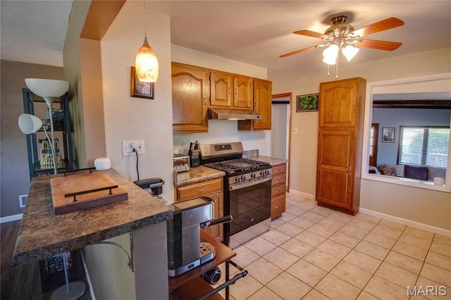 872 Oakwood Lane, East Alton, IL 62024