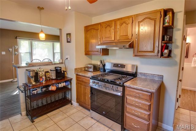 872 Oakwood Lane, East Alton, IL 62024