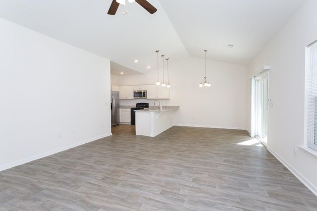 393 Shallow Cove Dr., Conway, SC 29527