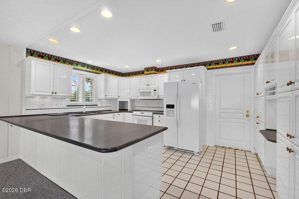 Image 11 of property listing at 448 RIVERSIDE DRIVE, Ormond Beach, FL 32176