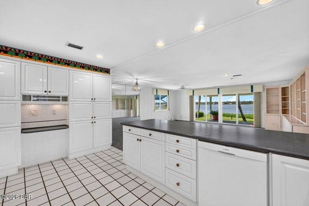 Image 13 of property listing at 448 RIVERSIDE DRIVE, Ormond Beach, FL 32176