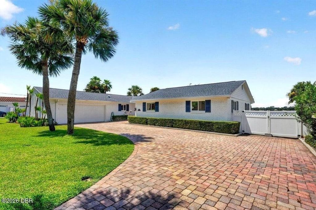 Image 3 of property listing at 448 RIVERSIDE DRIVE, Ormond Beach, FL 32176