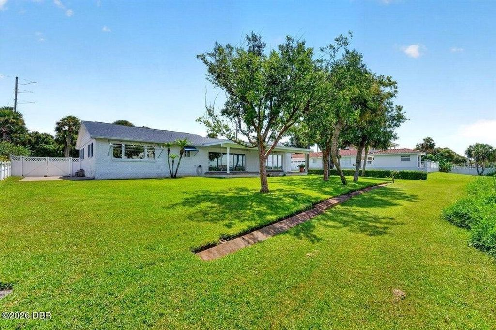 Image 5 of property listing at 448 RIVERSIDE DRIVE, Ormond Beach, FL 32176