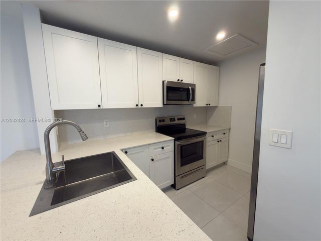 2500 W 67th Place 2126, Hialeah, FL 33016