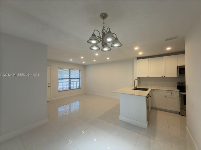 2500 W 67th Place 2126, Hialeah, FL 33016