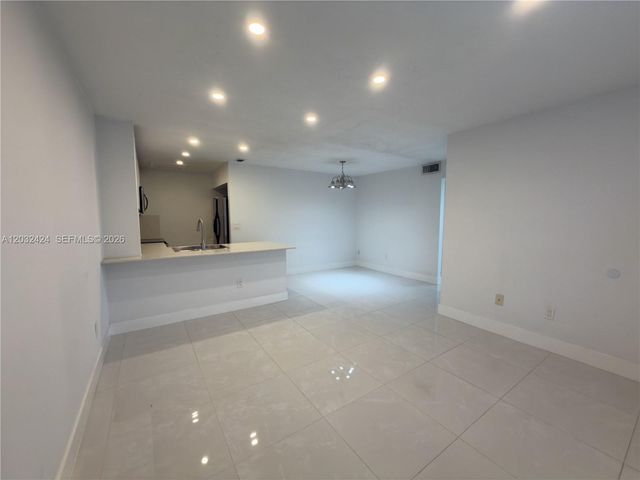2500 W 67th Place 2126, Hialeah, FL 33016