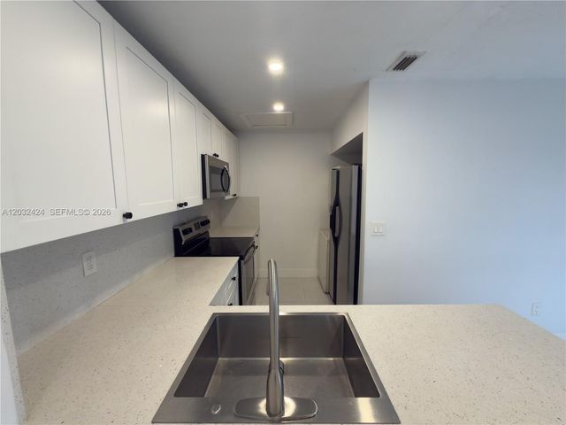 2500 W 67th Place 2126, Hialeah, FL 33016