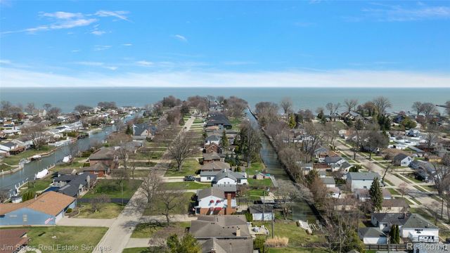 22416 Ardmore Park Drive, St. Clair Shores, MI 48081