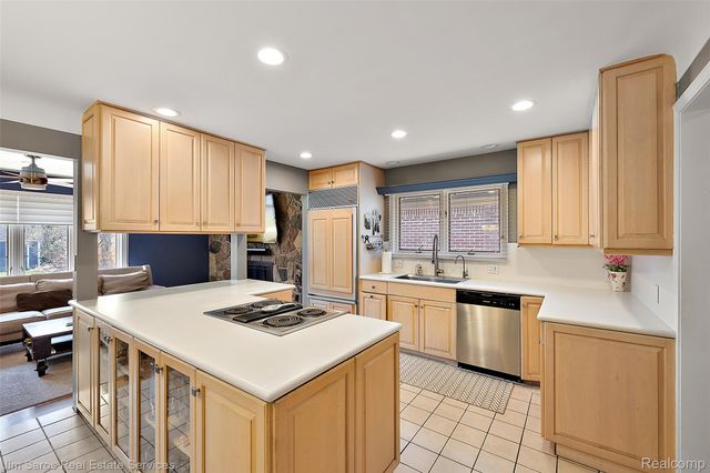 22416 Ardmore Park Drive, St. Clair Shores, MI 48081