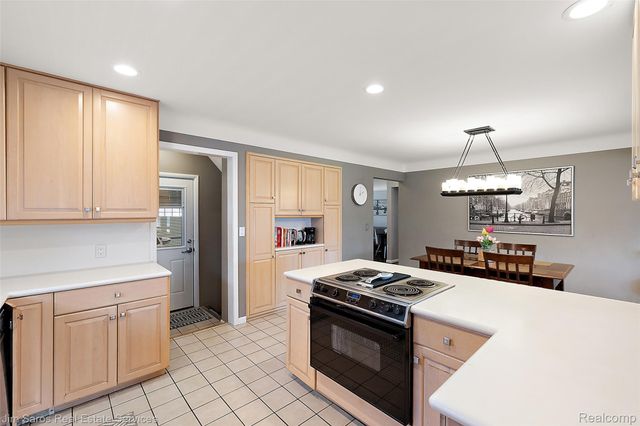 22416 Ardmore Park Drive, St. Clair Shores, MI 48081