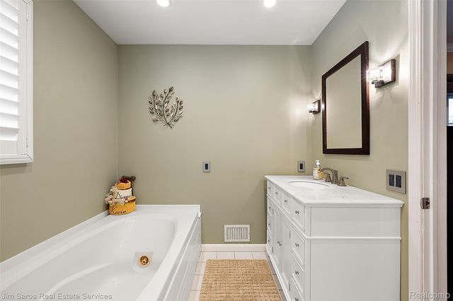 22416 Ardmore Park Drive, St. Clair Shores, MI 48081