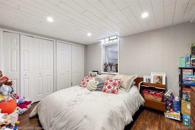 22416 Ardmore Park Drive, St. Clair Shores, MI 48081