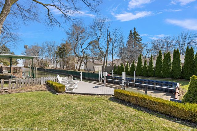 22416 Ardmore Park Drive, St. Clair Shores, MI 48081