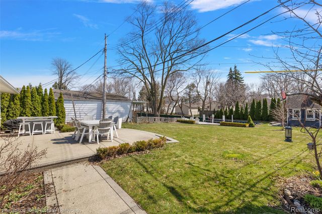 22416 Ardmore Park Drive, St. Clair Shores, MI 48081