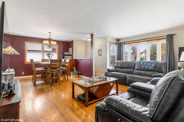 1418 S 6th Avenue, Des Plaines, IL 60018