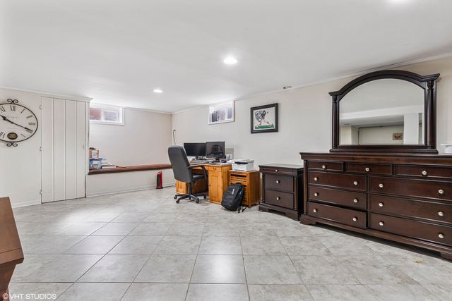 1418 S 6th Avenue, Des Plaines, IL 60018