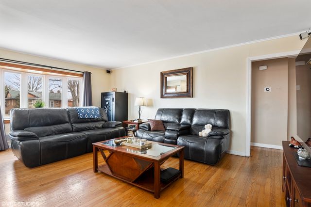 1418 S 6th Avenue, Des Plaines, IL 60018