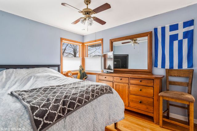 1418 S 6th Avenue, Des Plaines, IL 60018