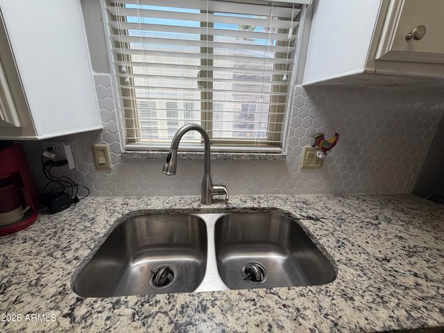 1073 S SENECA Drive, Apache Junction, AZ 85119
