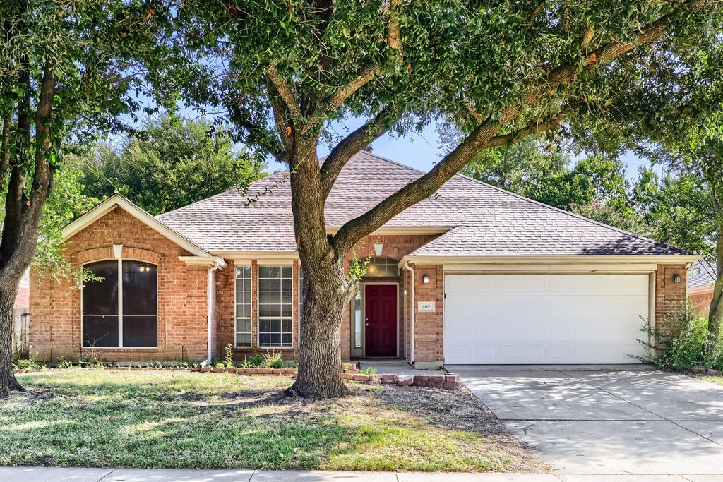 605 Oakbrook Drive, Burleson, TX 76028 — exterior