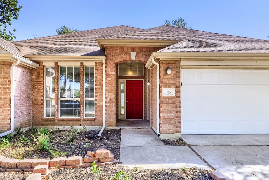 605 Oakbrook Drive, Burleson, TX 76028 — photo 3