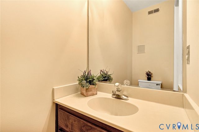 10279 Matthews Grove Ln, Mechanicsville, VA 23116
