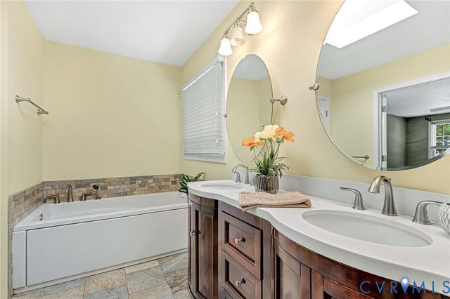 10279 Matthews Grove Ln, Mechanicsville, VA 23116