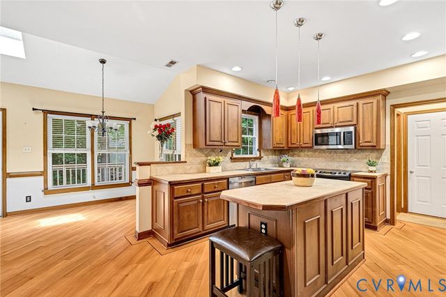 10279 Matthews Grove Ln, Mechanicsville, VA 23116