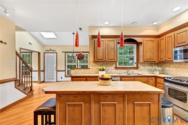 10279 Matthews Grove Ln, Mechanicsville, VA 23116