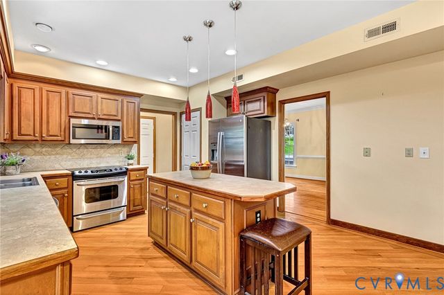 10279 Matthews Grove Ln, Mechanicsville, VA 23116