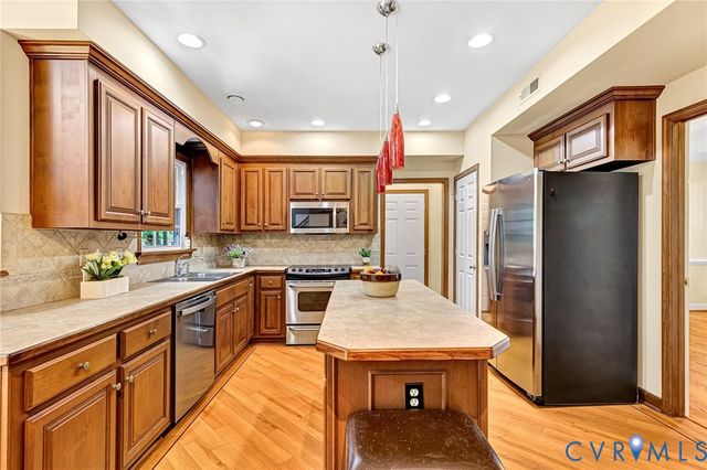 10279 Matthews Grove Ln, Mechanicsville, VA 23116