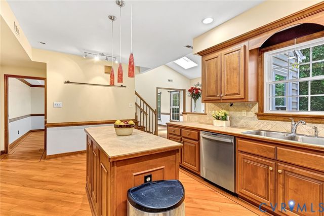 10279 Matthews Grove Ln, Mechanicsville, VA 23116