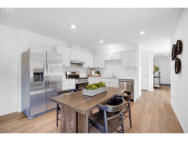 1470 LAURA VISTA Dr Nw, Albany, OR 97321