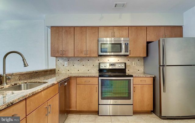 244 S REYNOLDS ST #303, Alexandria, VA 22304