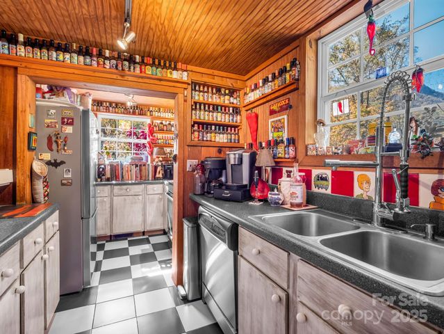 712 Main Street, Chimney Rock, NC 28720