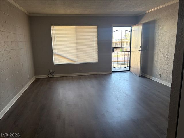 555 South Royal Crest Circle 9, Las Vegas, NV 89169