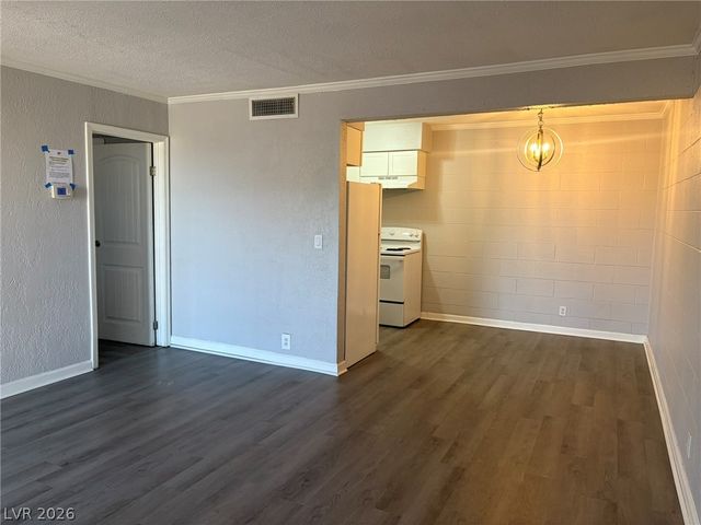 555 South Royal Crest Circle 9, Las Vegas, NV 89169