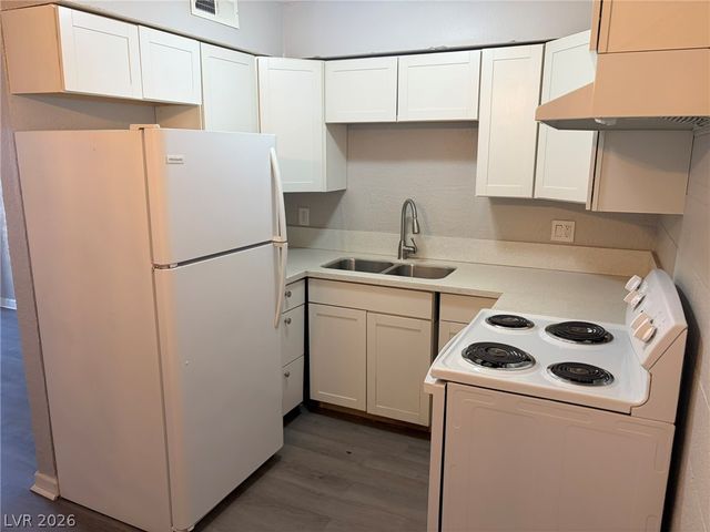 555 South Royal Crest Circle 9, Las Vegas, NV 89169