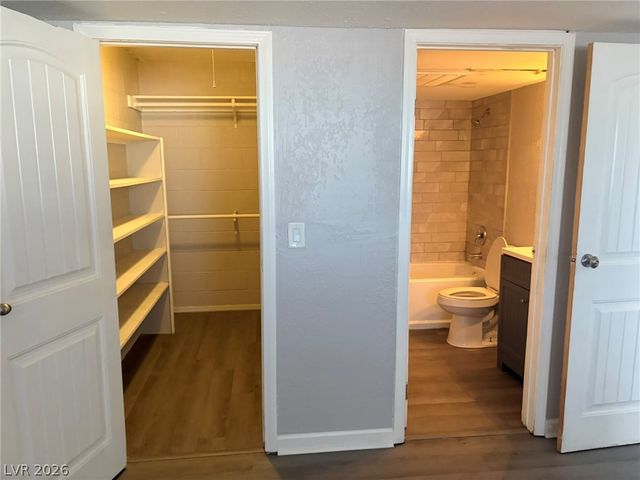 555 South Royal Crest Circle 9, Las Vegas, NV 89169