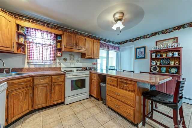 11 Spruce Street, Islip, NY 11751