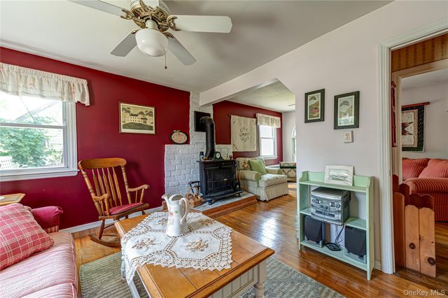 11 Spruce Street, Islip, NY 11751