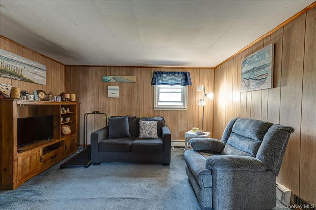 11 Spruce Street, Islip, NY 11751