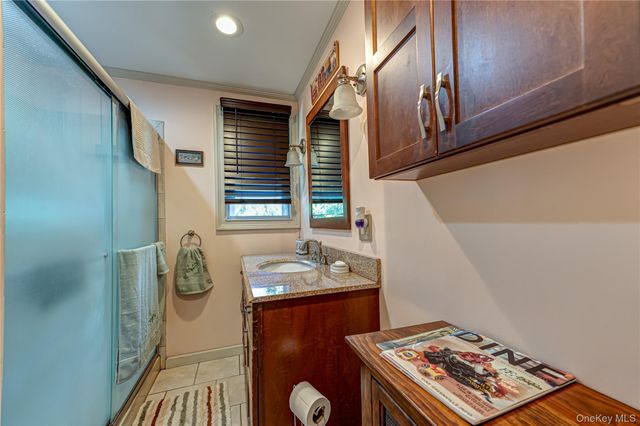 11 Spruce Street, Islip, NY 11751