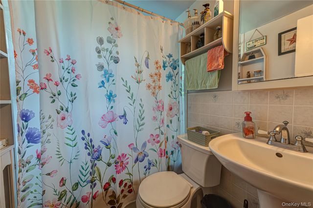 11 Spruce Street, Islip, NY 11751