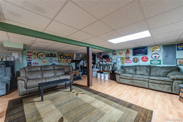 11 Spruce Street, Islip, NY 11751