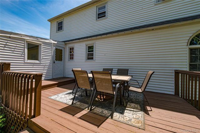 11 Spruce Street, Islip, NY 11751
