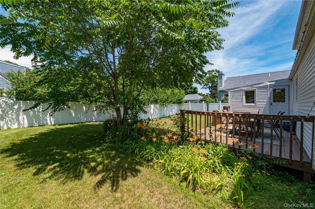 11 Spruce Street, Islip, NY 11751